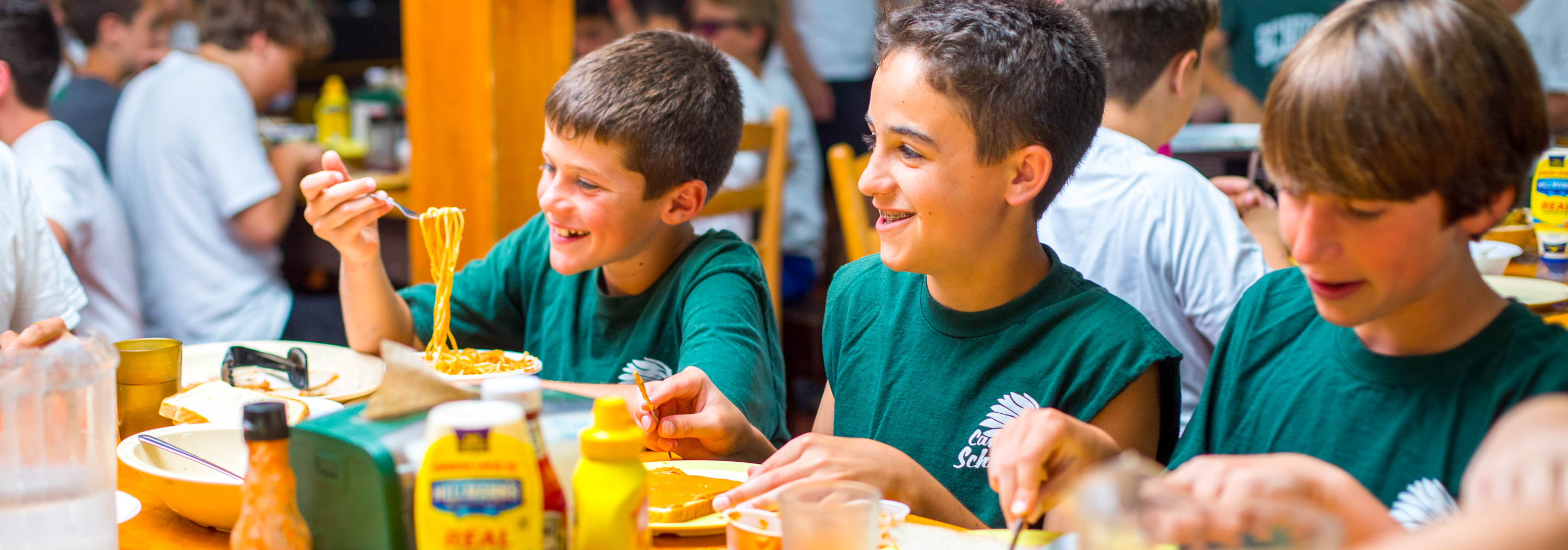 boys-eating