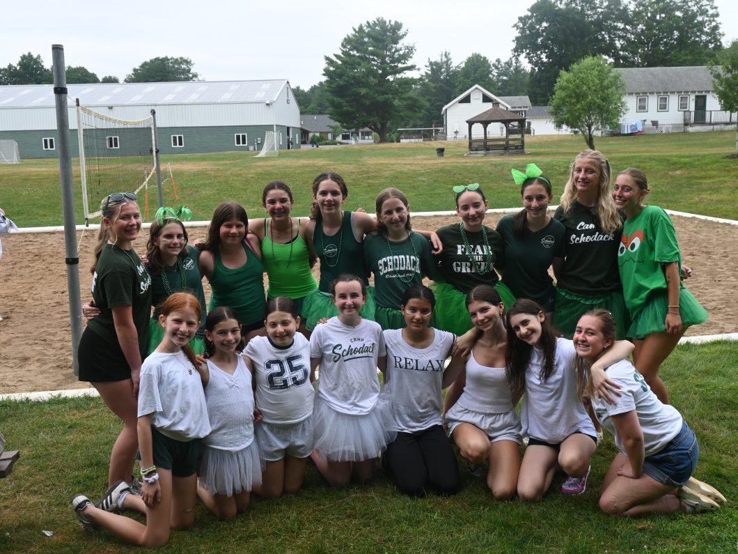 Walnut Girls, middle